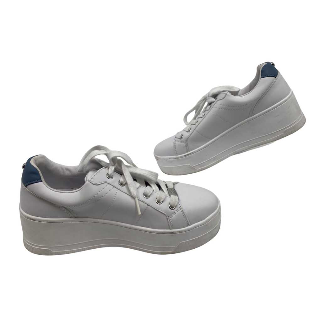GBG White Blue Sneakers Round Toe Lace-Up Platform | Womens 7.5